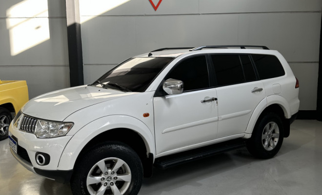 Mitsubishi Pajero DAKAR 3.2 4x4 T.I. Dies. 5p Mec. 2012 Diesel-0