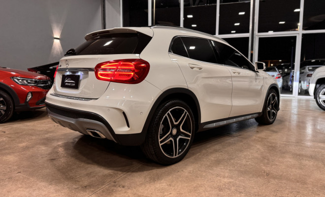 Mercedes-Benz GLA 250 Enduro 2.0 TB 16V 211cv Aut. 2016 Gasolina-3