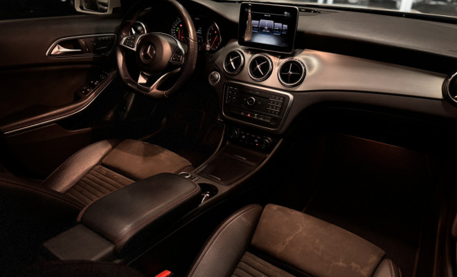 Mercedes-Benz GLA 250 Enduro 2.0 TB 16V 211cv Aut. 2016 Gasolina-9