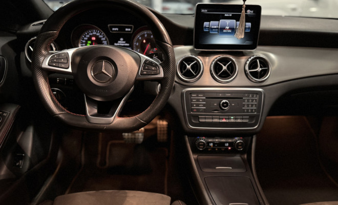 Mercedes-Benz GLA 250 Enduro 2.0 TB 16V 211cv Aut. 2016 Gasolina-10