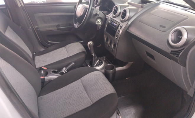 Ford Fiesta Sedan SE 1.6 8V Flex 4p 2014 Flex-8