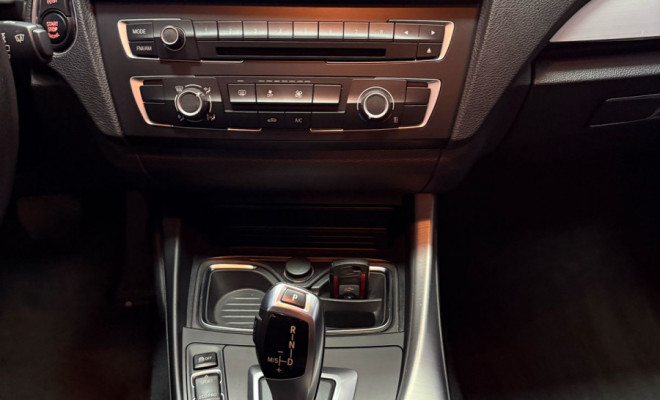 BMW 118iA/ Urban/Sport 1.6 TB 16V 170cv 5p 2014 Gasolina-10