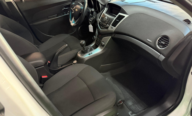 GM - Chevrolet CRUZE HB Sport LT 1.8 16V FlexP. 5p Mec 2014 Flex-4