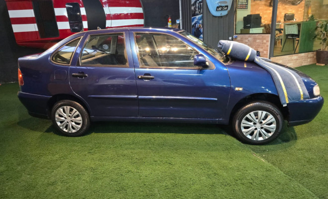 VW - VolksWagen Polo Classic/ Special 1.8 Mi 1999 Gasolina-3