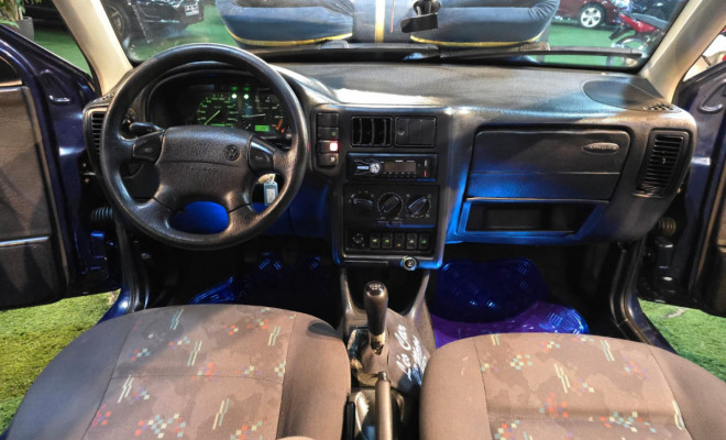 VW - VolksWagen Polo Classic/ Special 1.8 Mi 1999 Gasolina-10