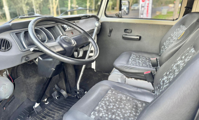 VW - VolksWagen Kombi Furgão 1.4 Mi Total Flex 8V 2013 Flex-5