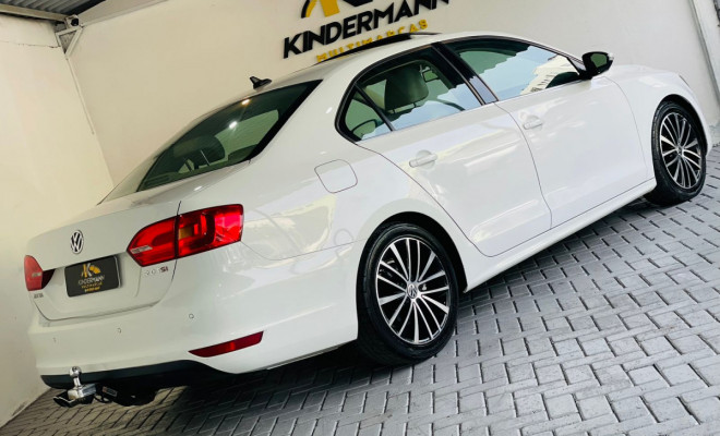 VW - VolksWagen JETTA Highline 2.0 TSI 16V 4p Tiptronic 2014 Gasolina-4
