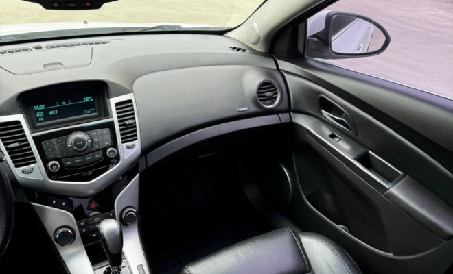 CRUZE LT 1.8 AUTOMÁTICO 2016 - Conforto e presença para o seu dia a dia!-11