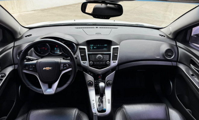 CRUZE LT 1.8 AUTOMÁTICO 2016 - Conforto e presença para o seu dia a dia!-9