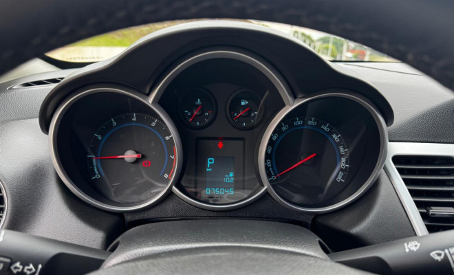 CRUZE LT 1.8 AUTOMÁTICO 2016 - Conforto e presença para o seu dia a dia!-3