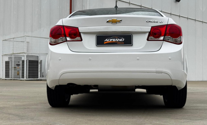 CRUZE LT 1.8 AUTOMÁTICO 2016 - Conforto e presença para o seu dia a dia!-1