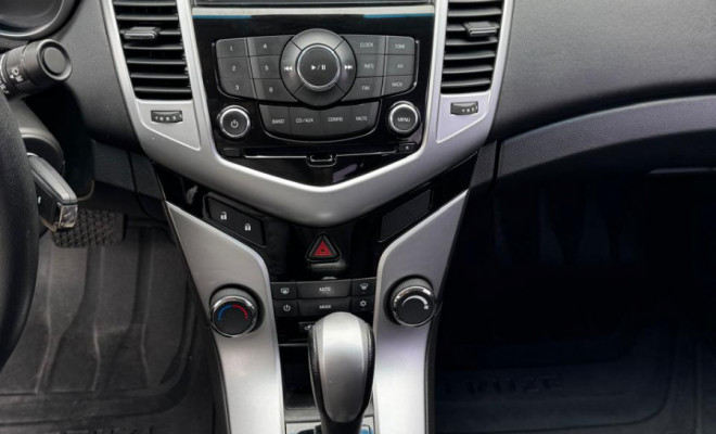 CRUZE LT 1.8 AUTOMÁTICO 2016 - Conforto e presença para o seu dia a dia!-7