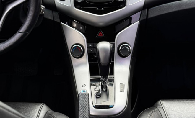 CRUZE LT 1.8 AUTOMÁTICO 2016 - Conforto e presença para o seu dia a dia!-10