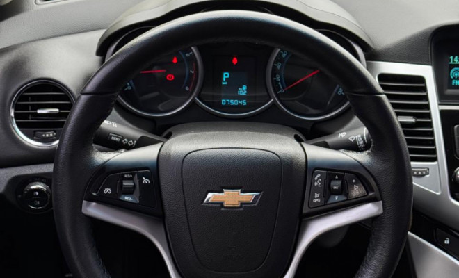 CRUZE LT 1.8 AUTOMÁTICO 2016 - Conforto e presença para o seu dia a dia!-4