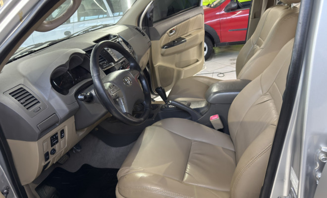 Toyota Hilux SW4 SRV D4-D 4x4 3.0 TDI Dies. Aut 2012 Diesel-9