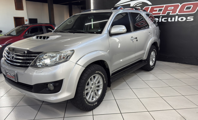 Toyota Hilux SW4 SRV D4-D 4x4 3.0 TDI Dies. Aut 2012 Diesel-4