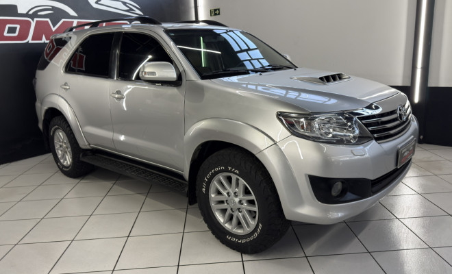 Toyota Hilux SW4 SRV D4-D 4x4 3.0 TDI Dies. Aut 2012 Diesel-0