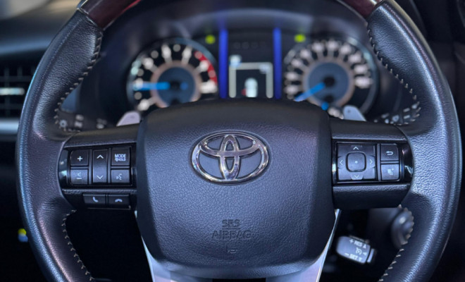 Toyota Hilux SW4 SRX 4x4 2.8 TDI 16V Dies. Aut. 2020 Diesel-6