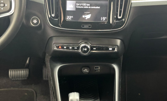 Volvo XC 40 T-5 MOMENTUM 2.0 252cv AWD 2018 Gasolina-11