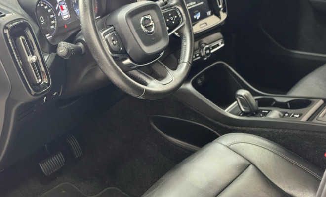 Volvo XC 40 T-5 MOMENTUM 2.0 252cv AWD 2018 Gasolina-8