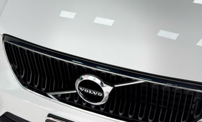 Volvo XC 40 T-5 MOMENTUM 2.0 252cv AWD 2018 Gasolina-2
