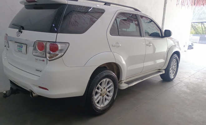 Toyota Hilux SW4 SRV D4-D 4x4 3.0 TDI Dies. Aut 2015 Diesel-1