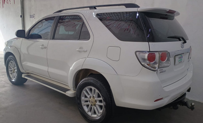 Toyota Hilux SW4 SRV D4-D 4x4 3.0 TDI Dies. Aut 2015 Diesel-4