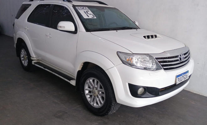 Toyota Hilux SW4 SRV D4-D 4x4 3.0 TDI Dies. Aut 2015 Diesel