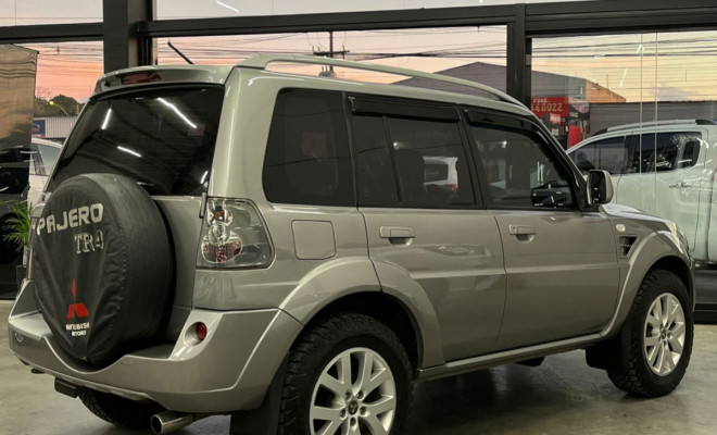 Mitsubishi Pajero TR4 2.0 4X2 Mec. 2012 Flex-1