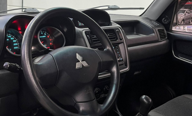Mitsubishi Pajero TR4 2.0 4X2 Mec. 2012 Flex-4