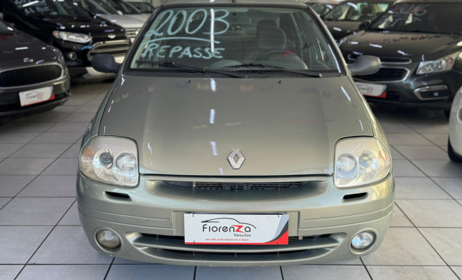 Renault Clio Sed.RT/Privil.1.0/1.0 Hi-Pow.16V 4p 2003 Gasolina-1