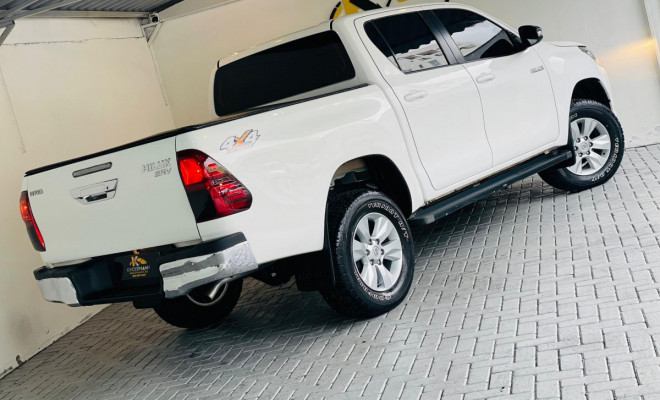 Toyota Hilux CD SRV 4x4 2.8 TDI Diesel Aut. 2017 Diesel-4
