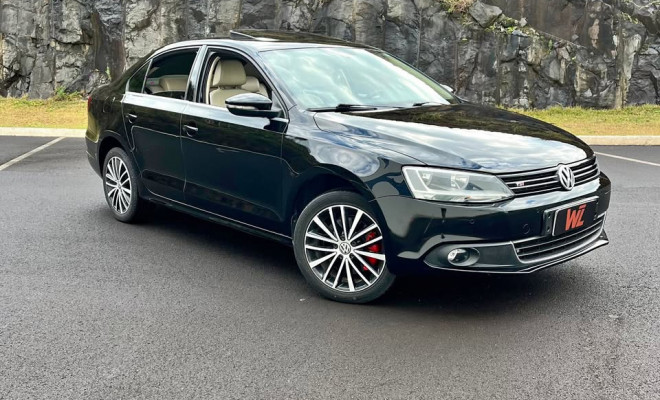 VW - VolksWagen JETTA Highline 2.0 TSI 16V 4p Tiptronic 2013 Flex