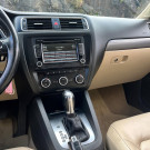VW - VolksWagen JETTA Highline 2.0 TSI 16V 4p Tiptronic 2013 Flex-2