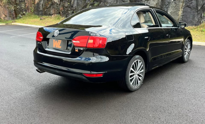 VW - VolksWagen JETTA Highline 2.0 TSI 16V 4p Tiptronic 2013 Flex-10