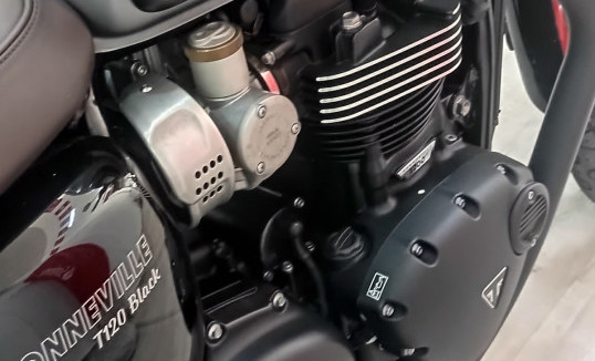 TRIUMPH BONNEVILLE T120 BLACK 2024 Gasolina-5
