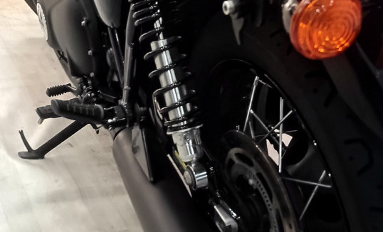 TRIUMPH BONNEVILLE T120 BLACK 2024 Gasolina-6