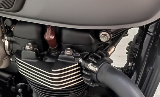 TRIUMPH BONNEVILLE T120 BLACK 2024 Gasolina-3