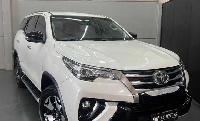 Toyota Hilux SW4 SRX Diamond 4x4 2.8 Aut. 2019 Diesel-1