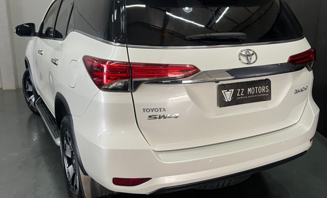 Toyota Hilux SW4 SRX Diamond 4x4 2.8 Aut. 2019 Diesel-8