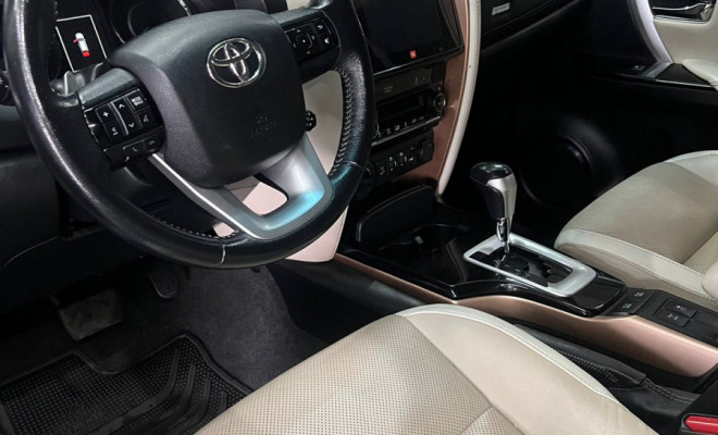 Toyota Hilux SW4 SRX Diamond 4x4 2.8 Aut. 2019 Diesel-3