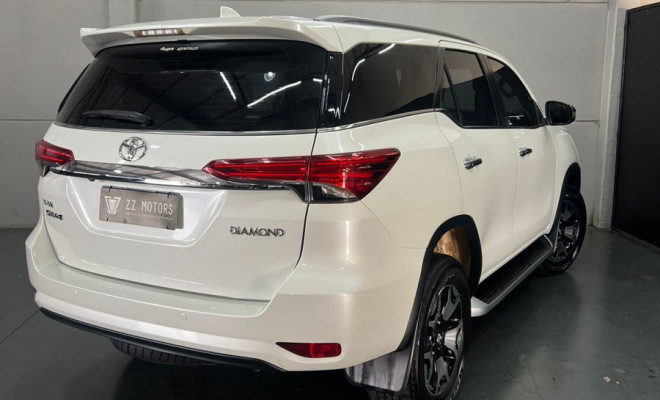 Toyota Hilux SW4 SRX Diamond 4x4 2.8 Aut. 2019 Diesel-6
