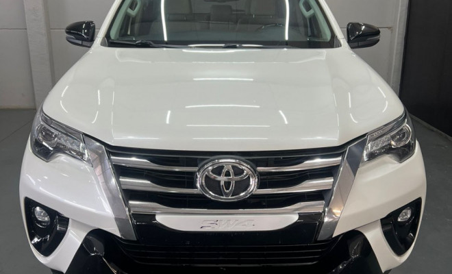 Toyota Hilux SW4 SRX Diamond 4x4 2.8 Aut. 2019 Diesel-0