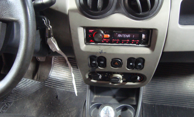 Renault SANDERO Expression Hi-Flex 1.6 8V 5p 2008 Flex-8