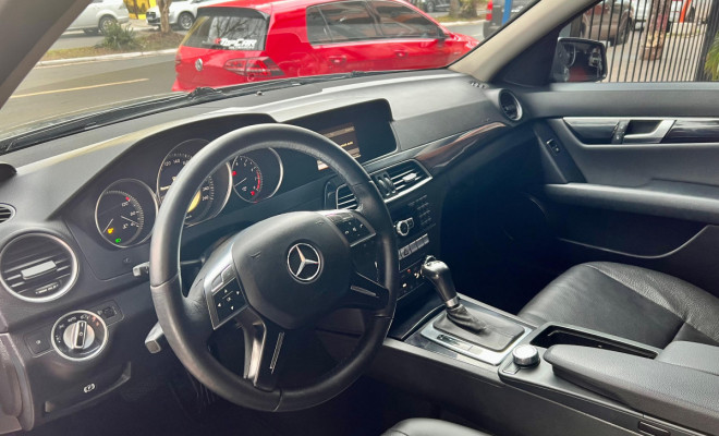 Mercedes-Benz C-180 CGI Classic 1.8 16V 156cv Aut. 2012 Gasolina-6