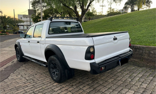 Mitsubishi L200 GL 2.5 4X4 CD Diesel 2011 Diesel-3