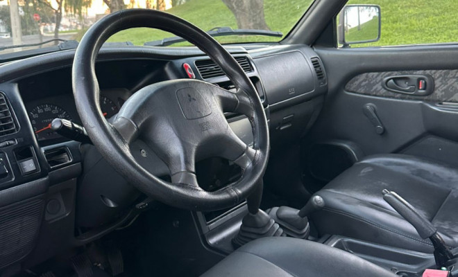 Mitsubishi L200 GL 2.5 4X4 CD Diesel 2011 Diesel-8