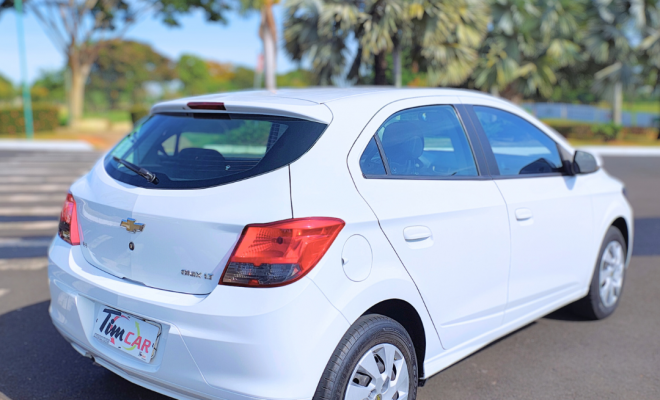 Onix Hatch LT 1.0 Flex 2016-3