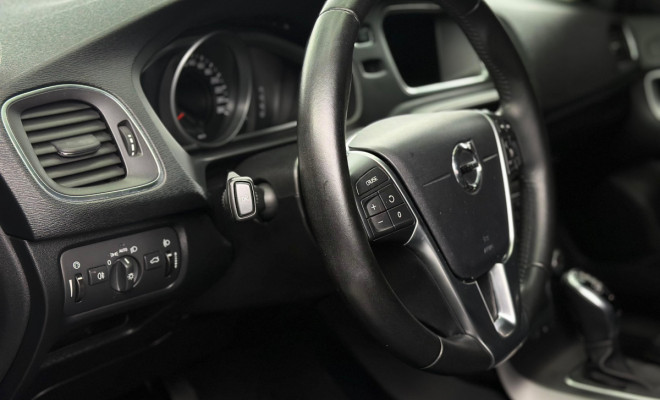 Volvo V40 T-4 KINETIC 2.0 Aut. 2019 Gasolina-12