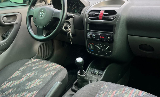 GM - Chevrolet Corsa Hatchback 1.0 MPFI 8V 71cv 5p 2004 Gasolina-5